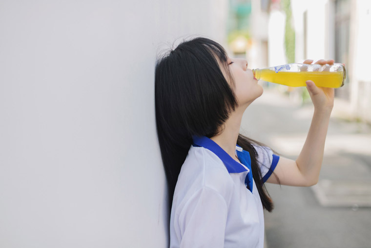 钱思怡校服青春甜美写真照