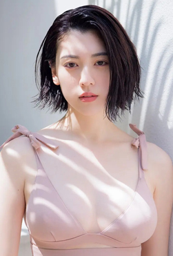 三吉彩花